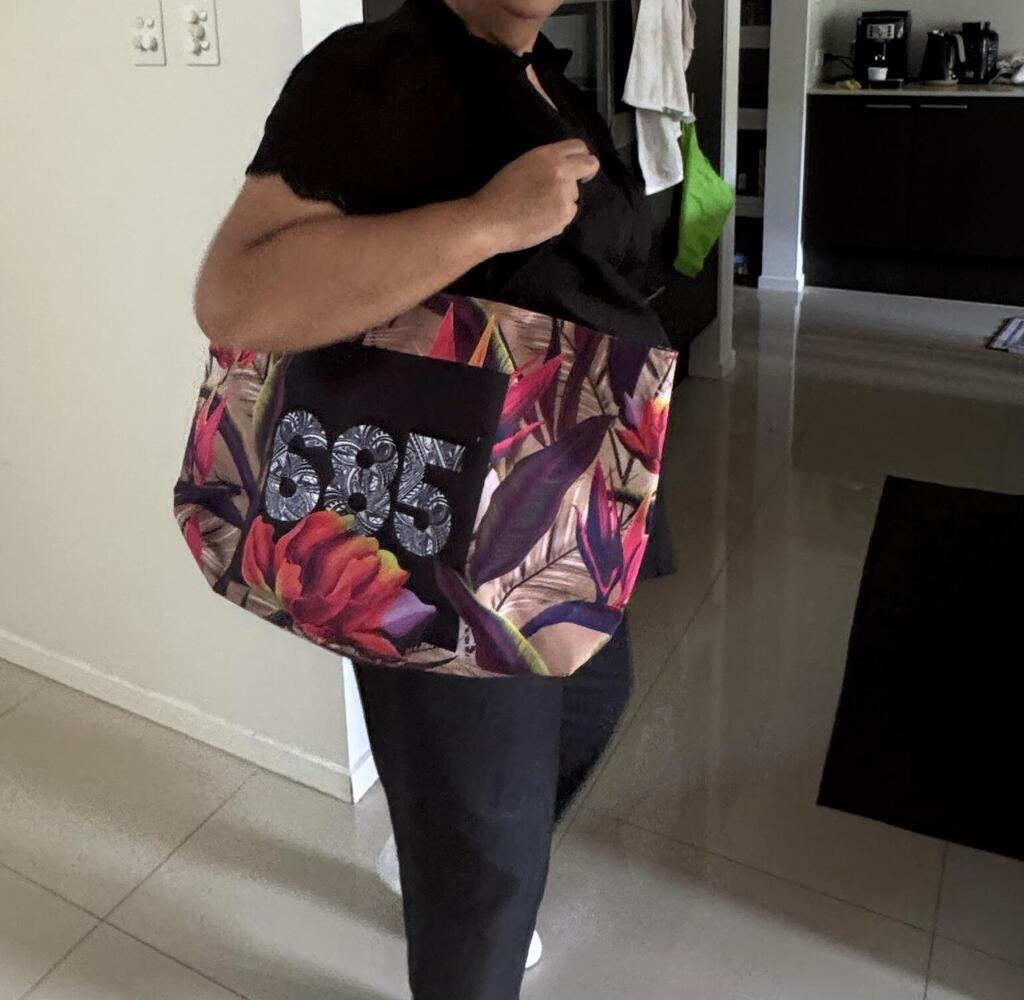 MWW on Demand Weekender Bag 685 Paradise with spacious 24x13 inch design, stylish travel bag for AU, NZ, and USA travelers.